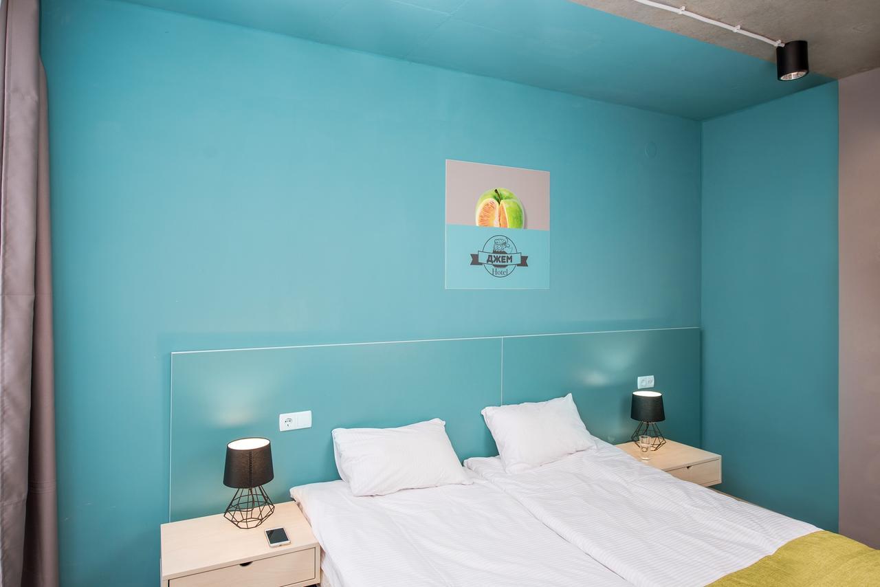 Jam Hotel Hnatyuka Lviv Bagian luar foto