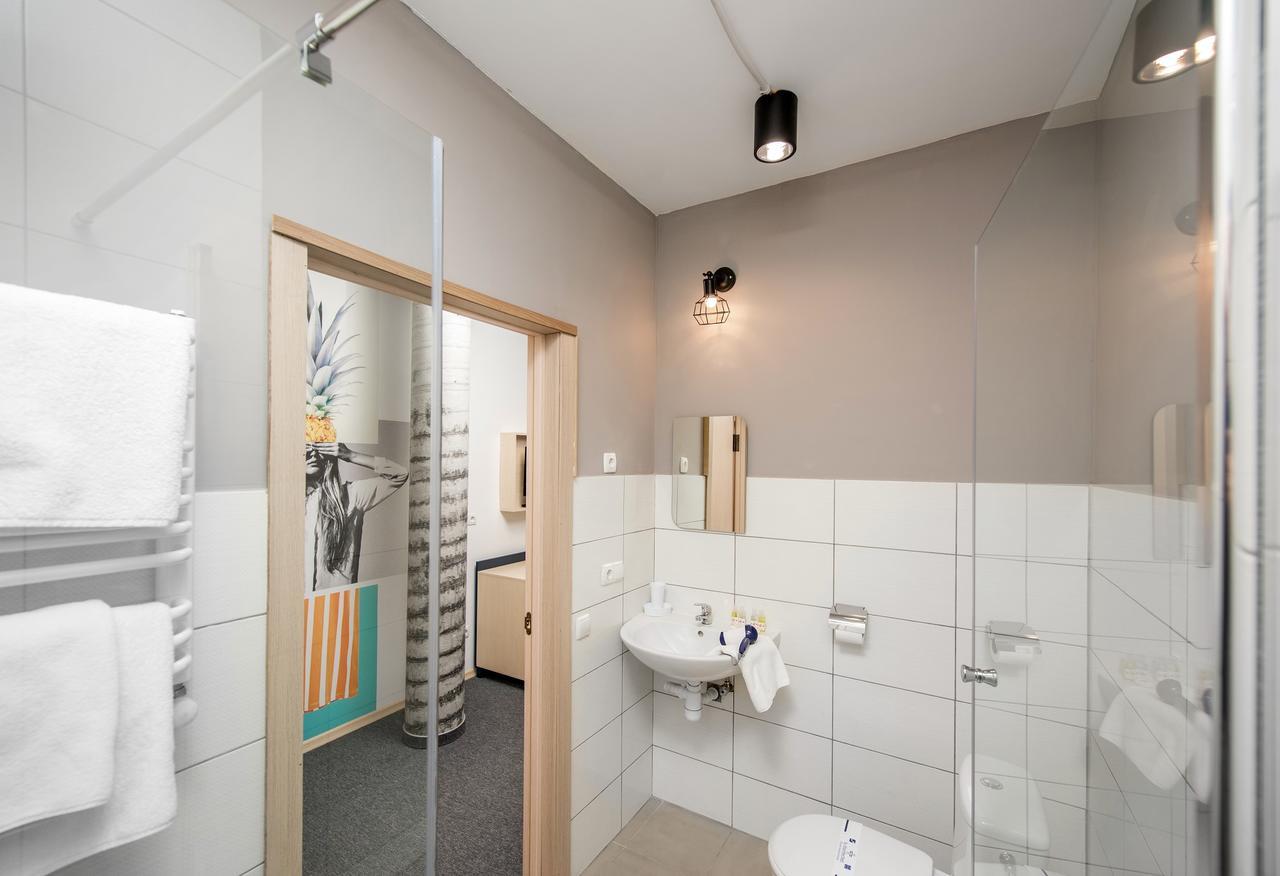 Jam Hotel Hnatyuka Lviv Bagian luar foto