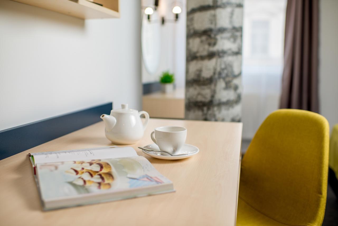 Jam Hotel Hnatyuka Lviv Bagian luar foto