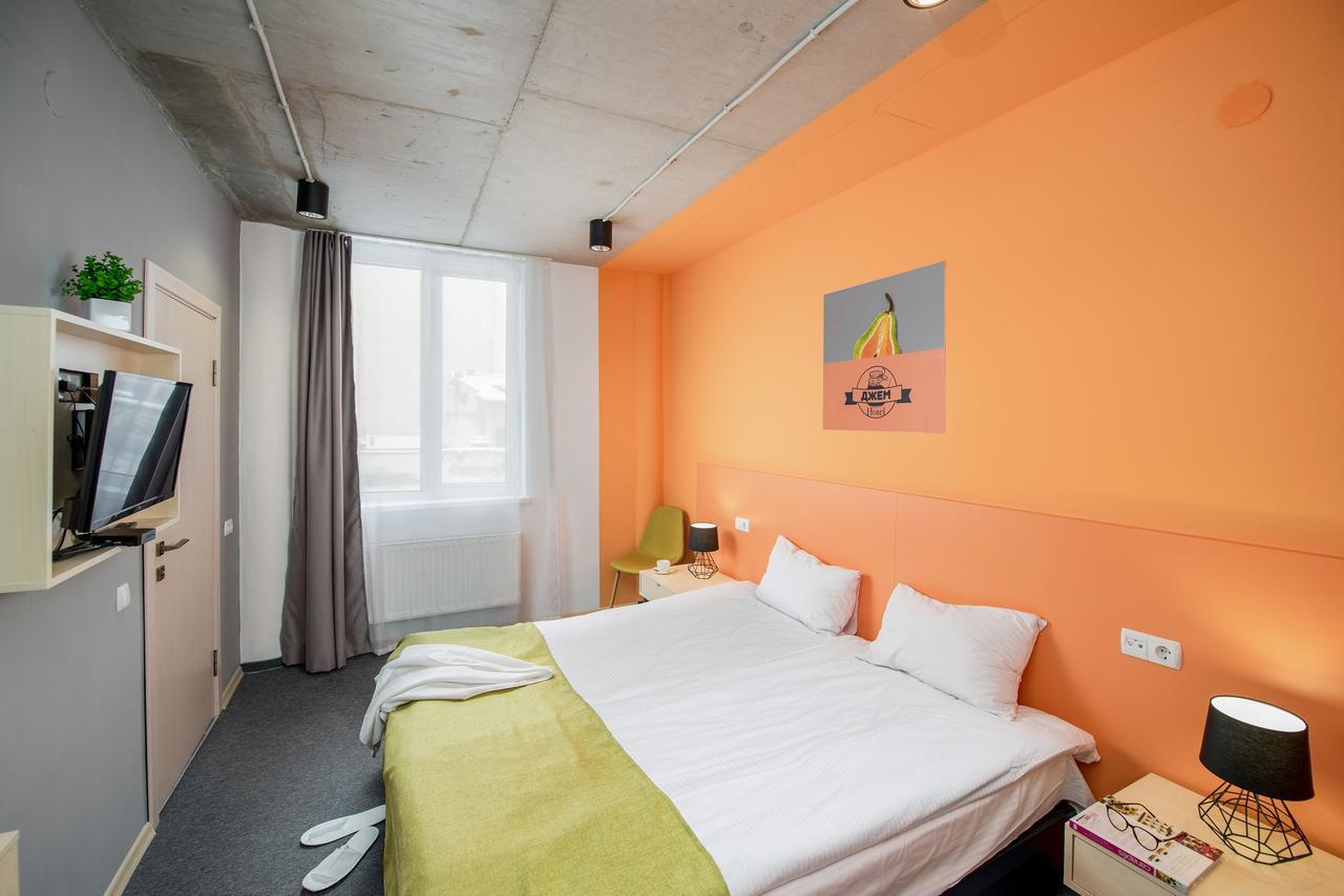 Jam Hotel Hnatyuka Lviv Bagian luar foto