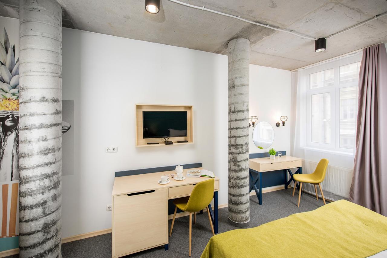 Jam Hotel Hnatyuka Lviv Bagian luar foto