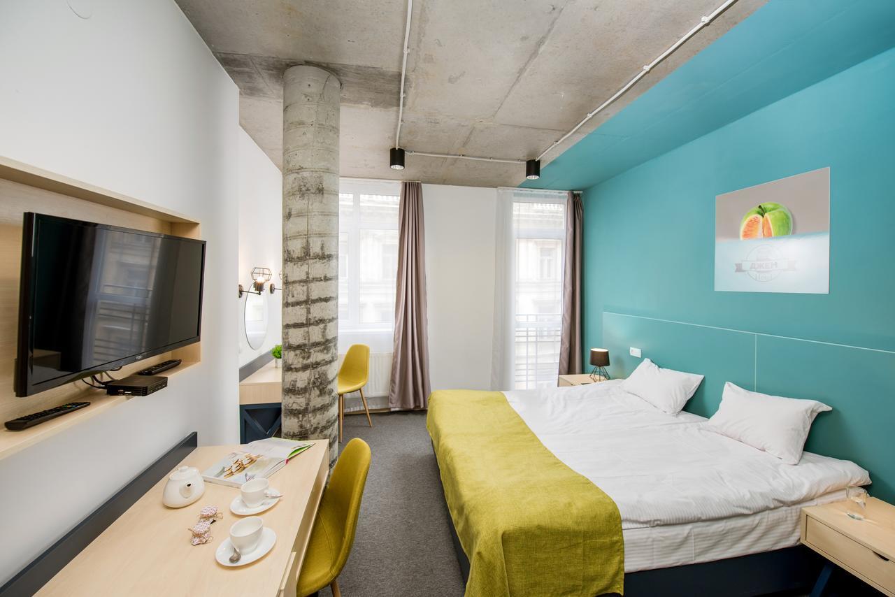 Jam Hotel Hnatyuka Lviv Bagian luar foto