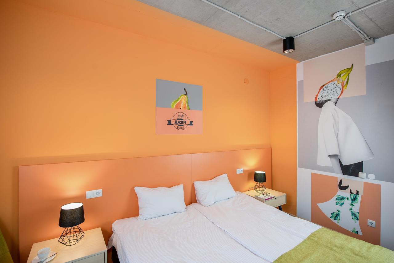 Jam Hotel Hnatyuka Lviv Bagian luar foto