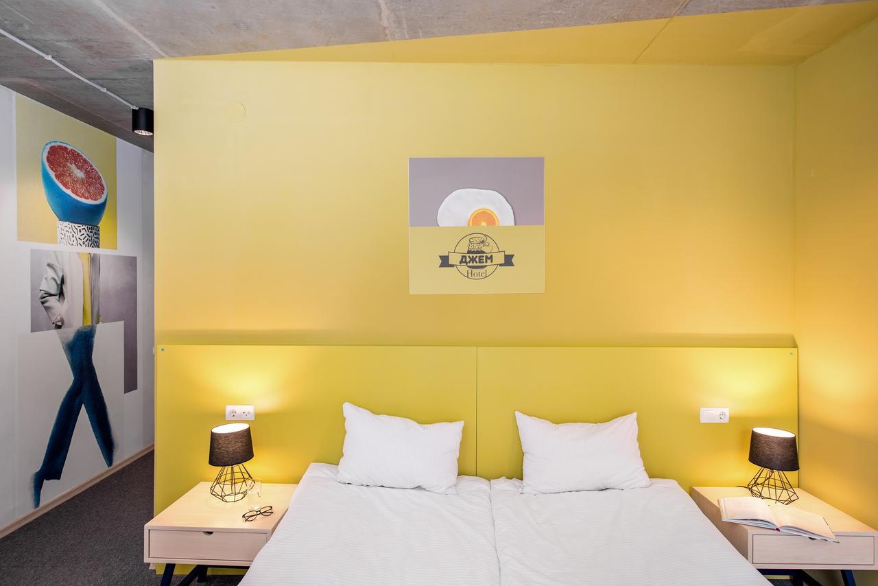 Jam Hotel Hnatyuka Lviv Bagian luar foto