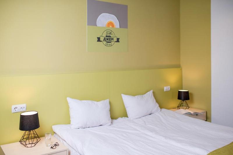 Jam Hotel Hnatyuka Lviv Bagian luar foto