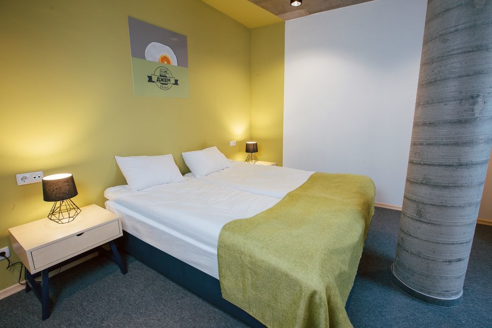Jam Hotel Hnatyuka Lviv Bagian luar foto